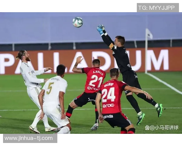 皇马04对决巴塞罗那激情碰撞谁能在经典战役中笑到最后